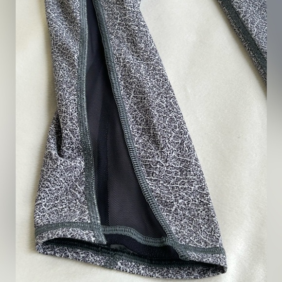 Lululemon Train Times Crop (17") Fractal Alpine White Black / Black Leggings Gym - Picture 6 of 14